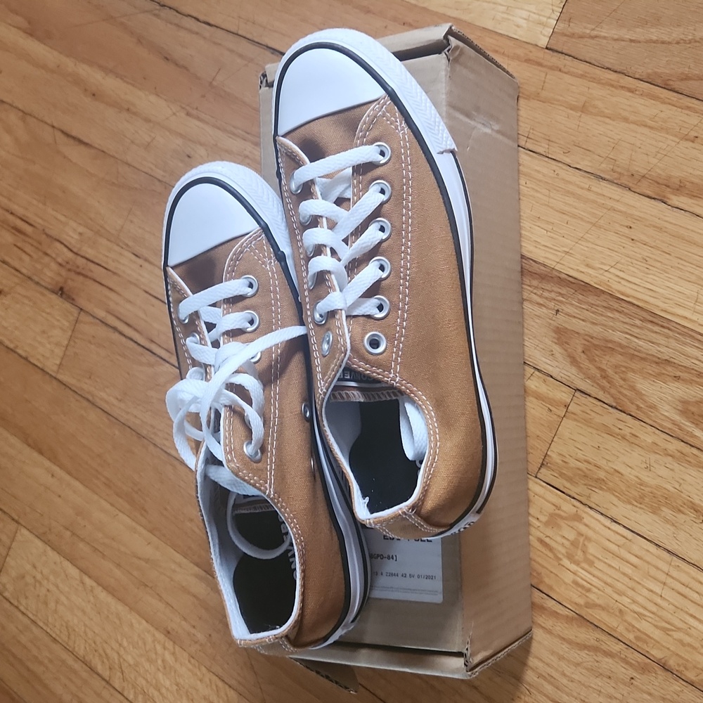 Brand new Converse Custom Chuck Taylor women's 6.5